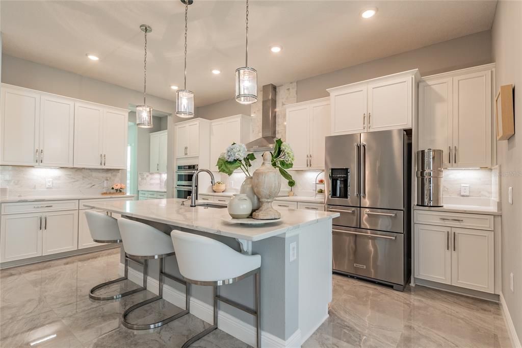 Recently Sold: $825,000 (5 beds, 3 baths, 4131 Square Feet)