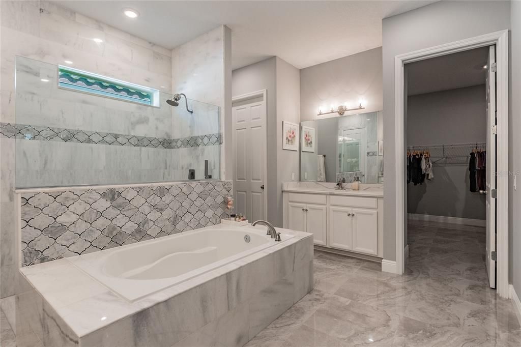 Recently Sold: $825,000 (5 beds, 3 baths, 4131 Square Feet)