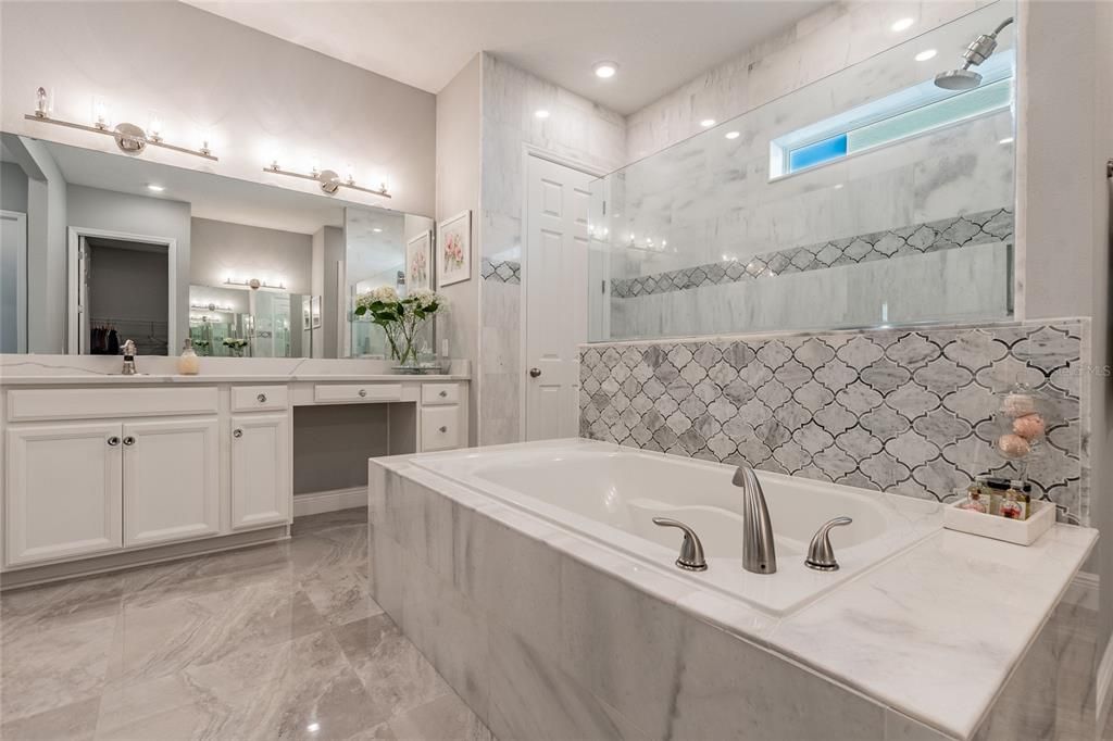 Recently Sold: $825,000 (5 beds, 3 baths, 4131 Square Feet)