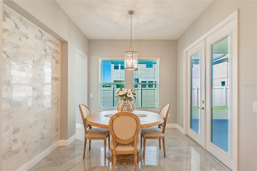 Recently Sold: $825,000 (5 beds, 3 baths, 4131 Square Feet)