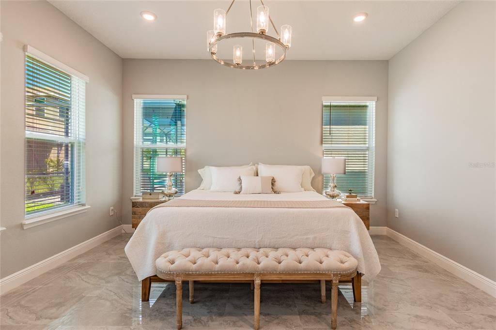 Recently Sold: $825,000 (5 beds, 3 baths, 4131 Square Feet)