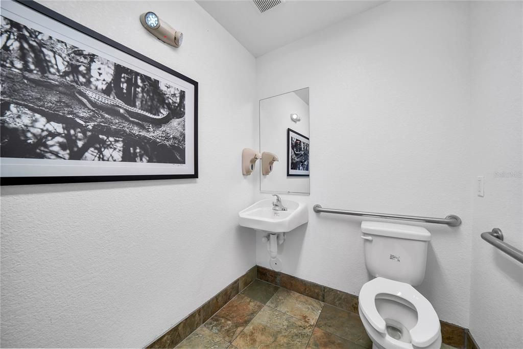 待售: $545,000 (0 贝兹, 0 浴室, 1958 平方英尺)