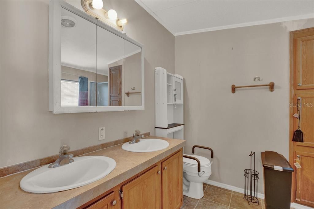 最近售出: $210,000 (3 贝兹, 2 浴室, 1512 平方英尺)