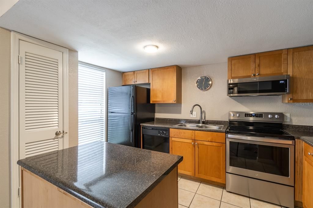 Recently Sold: $99,000 (1 beds, 1 baths, 760 Square Feet)