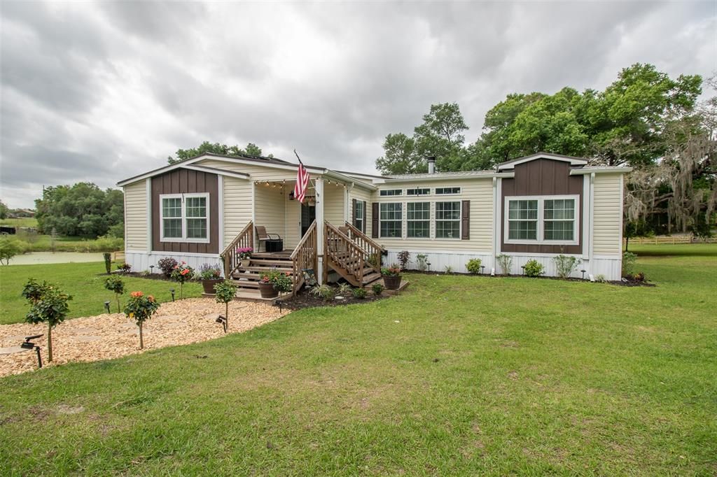 Recently Sold: $410,000 (3 beds, 2 baths, 2352 Square Feet)