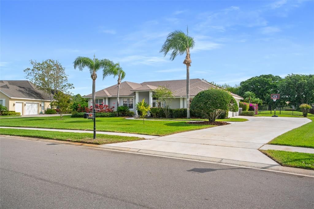 Recently Sold: $850,000 (4 beds, 3 baths, 2702 Square Feet)