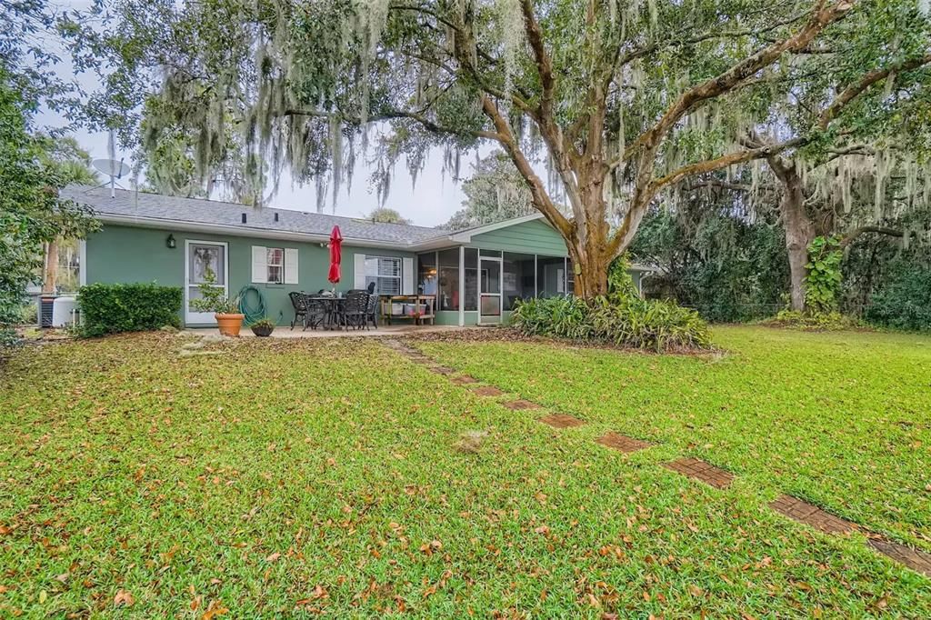 Recently Sold: $750,000 (4 beds, 3 baths, 2090 Square Feet)