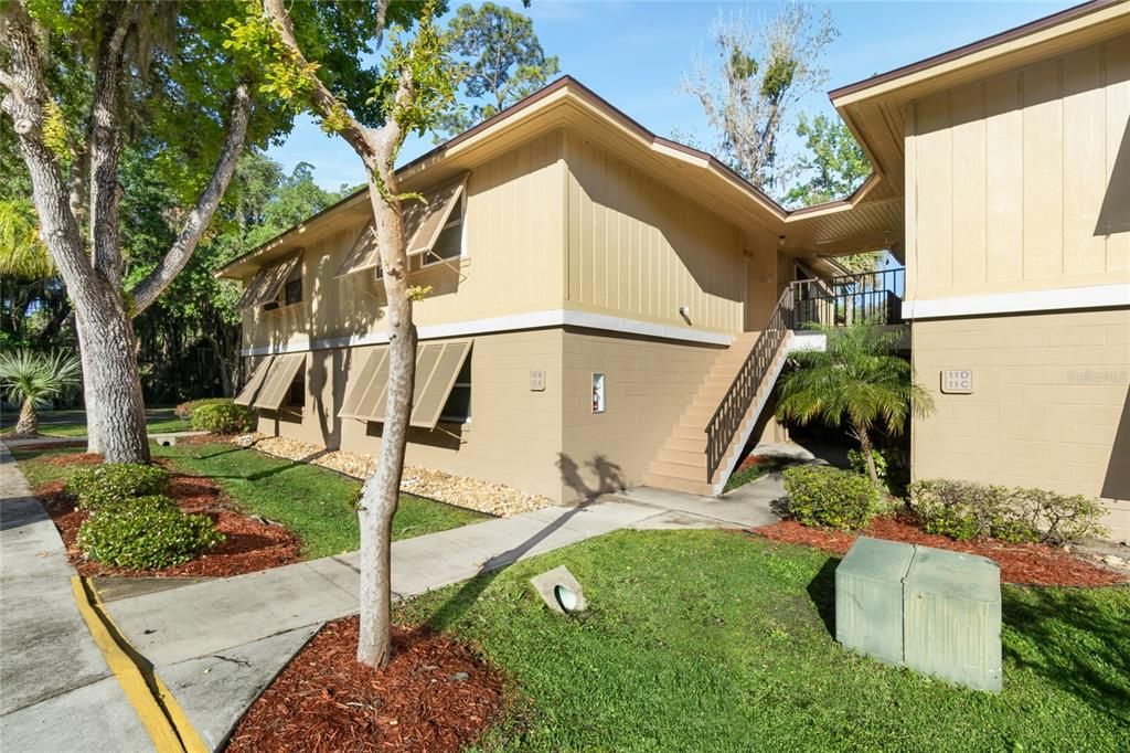 Recently Sold: $185,000 (2 beds, 2 baths, 897 Square Feet)