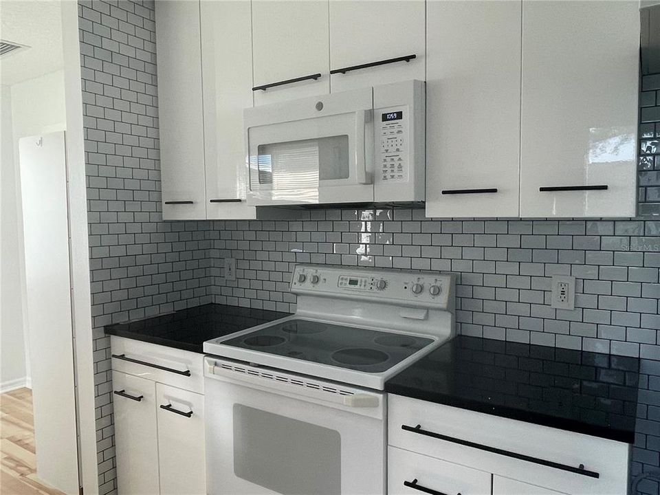 Recently Rented: $1,850 (2 beds, 2 baths, 1040 Square Feet)