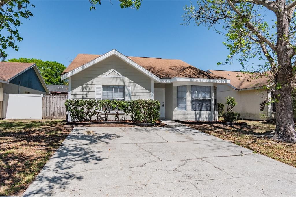 Recently Sold: $320,000 (3 beds, 2 baths, 1338 Square Feet)