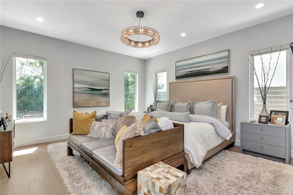 Recently Sold: $2,999,000 (4 beds, 3 baths, 3923 Square Feet)