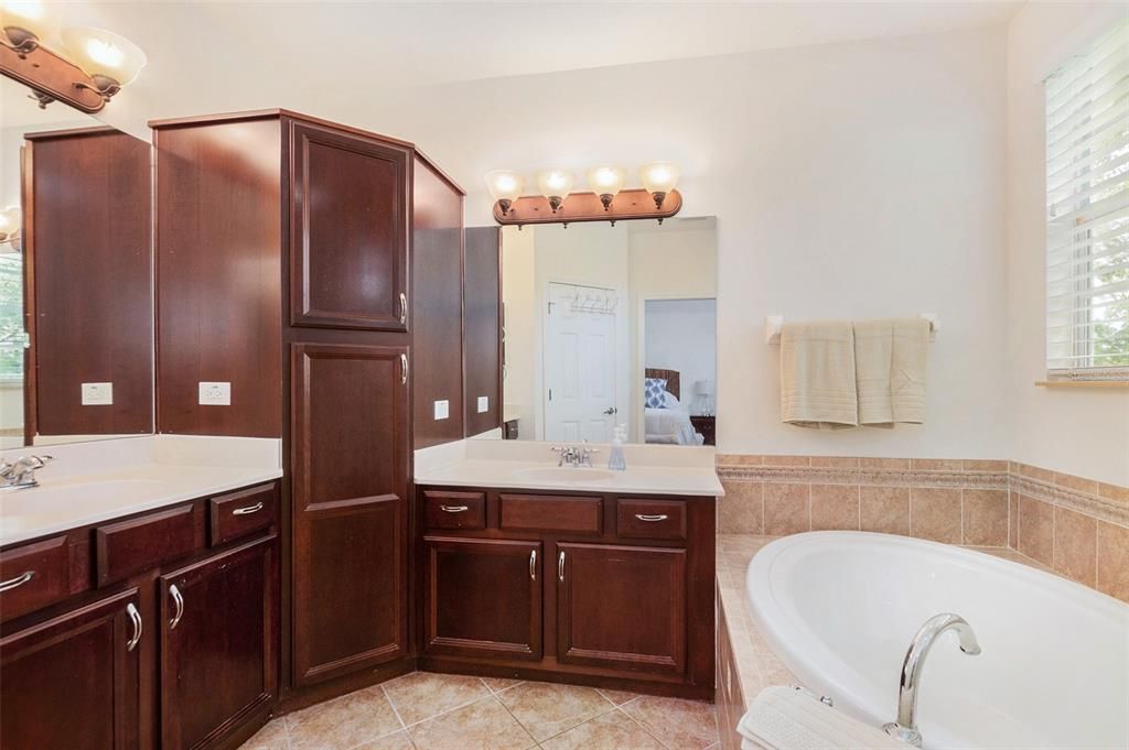 最近售出: $489,900 (3 贝兹, 2 浴室, 1792 平方英尺)