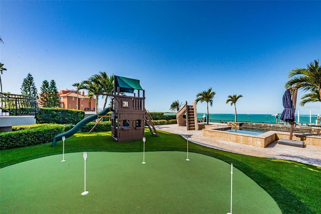 Recently Sold: $6,995,000 (5 beds, 5 baths, 5974 Square Feet)