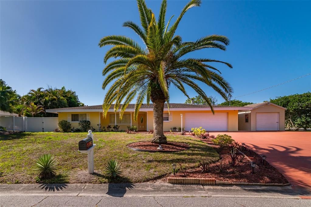 Recently Sold: $620,000 (3 beds, 2 baths, 2032 Square Feet)