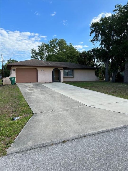 Recently Sold: $270,000 (3 beds, 2 baths, 1309 Square Feet)