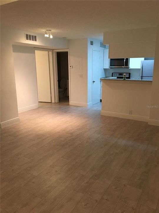 Recently Rented: $1,200 (1 beds, 1 baths, 644 Square Feet)