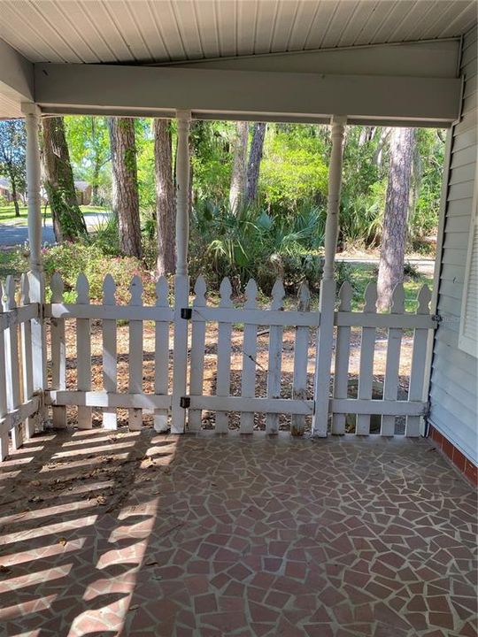 Recently Sold: $200,000 (2 beds, 2 baths, 1983 Square Feet)