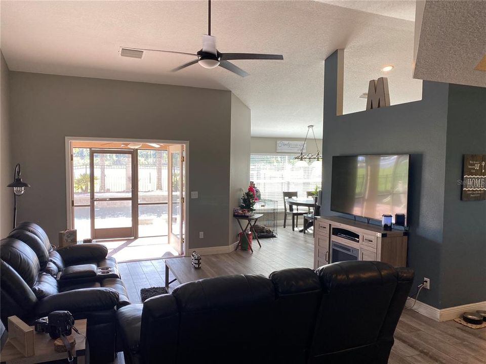 Recently Sold: $500,000 (3 beds, 3 baths, 2280 Square Feet)