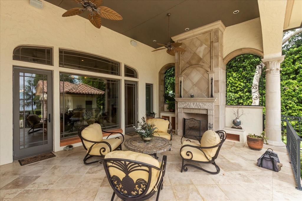 Recently Sold: $4,200,000 (5 beds, 6 baths, 6661 Square Feet)