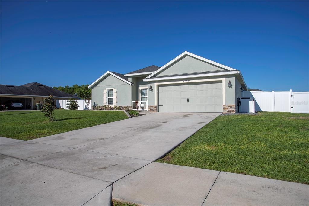 Recently Sold: $384,999 (4 beds, 2 baths, 1687 Square Feet)