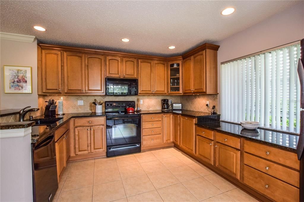 Recently Sold: $345,000 (2 beds, 2 baths, 1319 Square Feet)