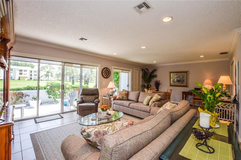 Recently Sold: $345,000 (2 beds, 2 baths, 1319 Square Feet)