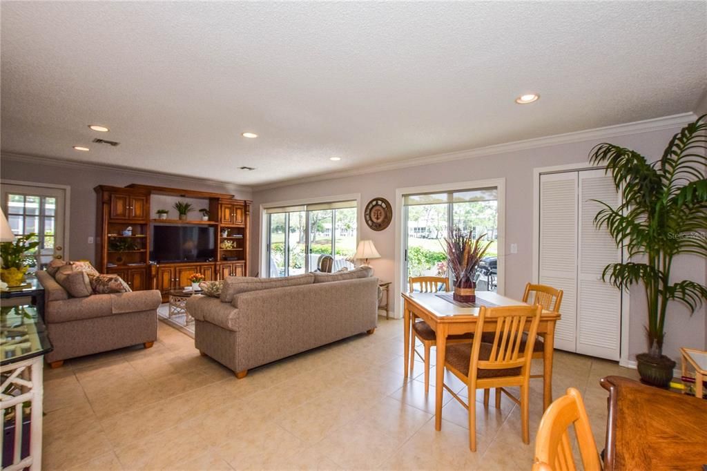 Recently Sold: $345,000 (2 beds, 2 baths, 1319 Square Feet)
