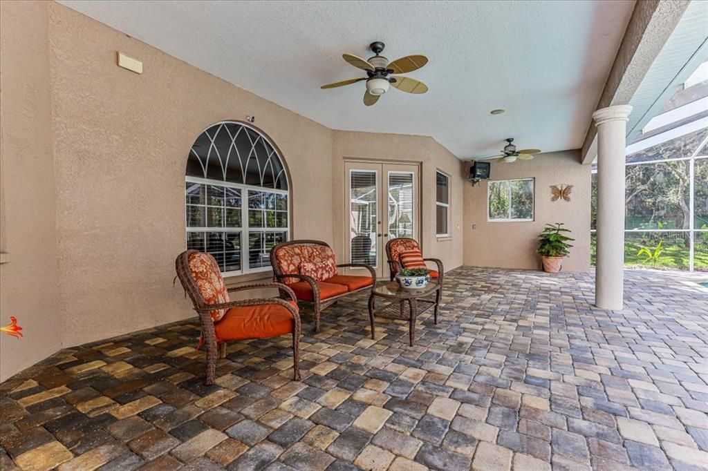 Recently Sold: $650,000 (4 beds, 3 baths, 3552 Square Feet)