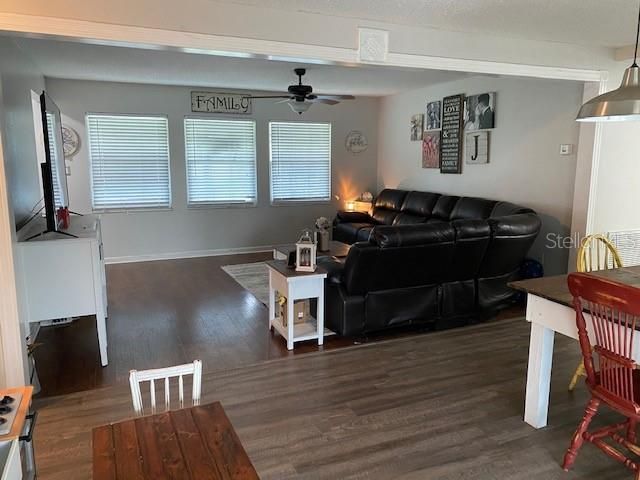 Recently Sold: $250,000 (3 beds, 2 baths, 1576 Square Feet)