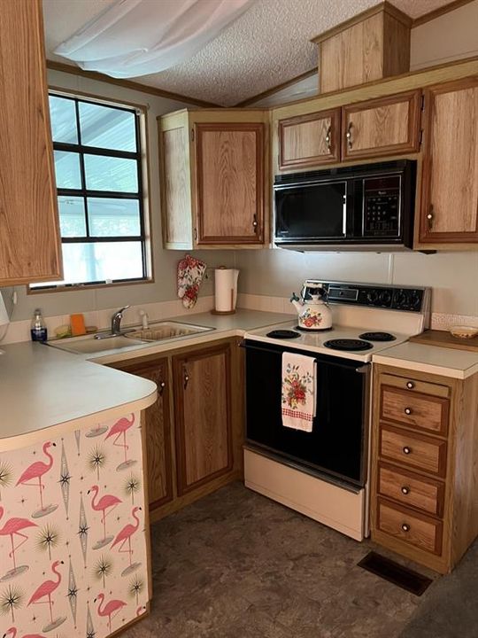 Recently Sold: $119,900 (1 beds, 1 baths, 726 Square Feet)