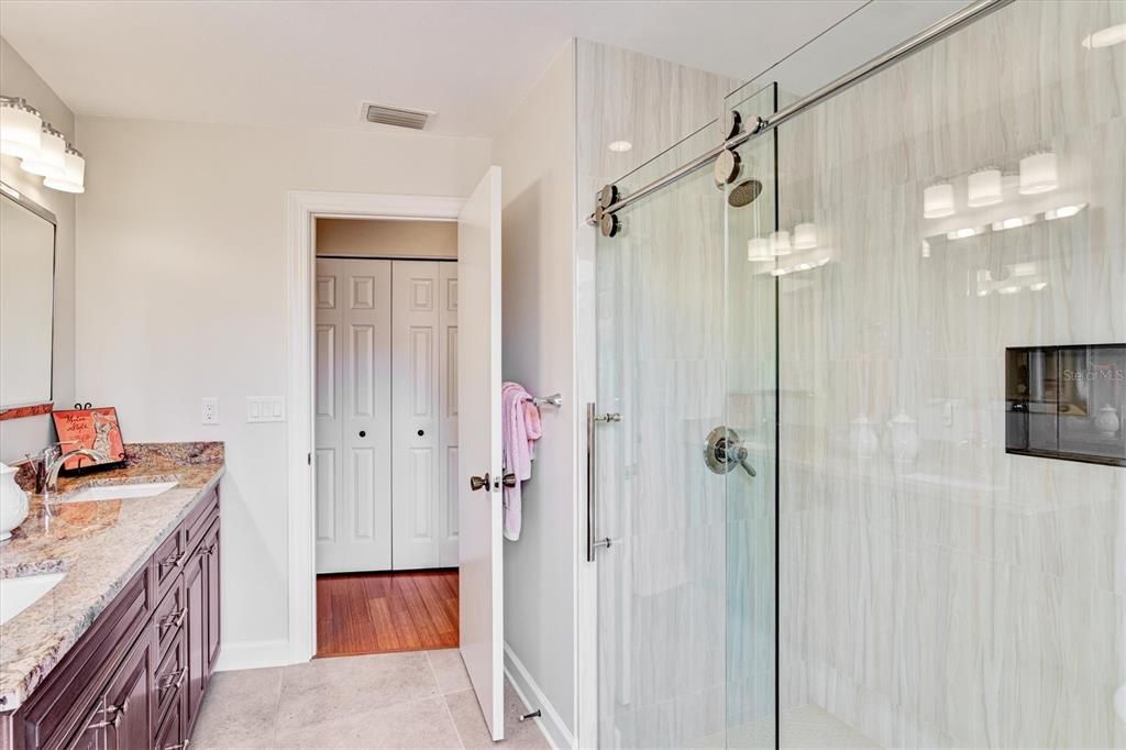 Recently Sold: $750,000 (3 beds, 2 baths, 1877 Square Feet)