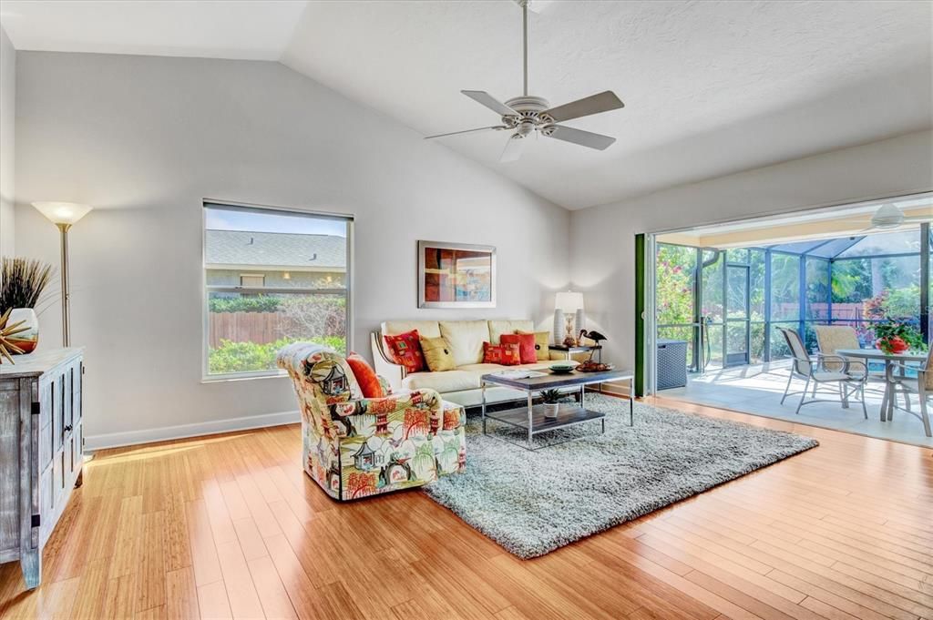 Recently Sold: $750,000 (3 beds, 2 baths, 1877 Square Feet)