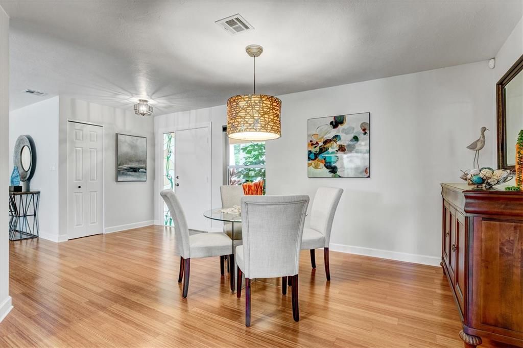 Recently Sold: $750,000 (3 beds, 2 baths, 1877 Square Feet)