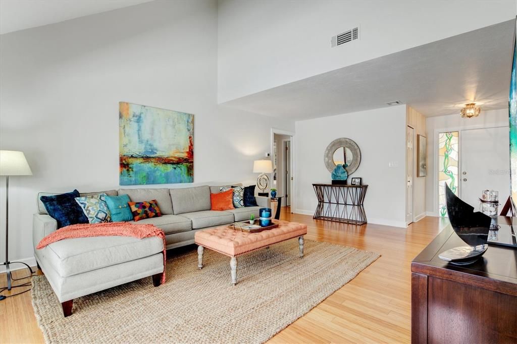 Recently Sold: $750,000 (3 beds, 2 baths, 1877 Square Feet)