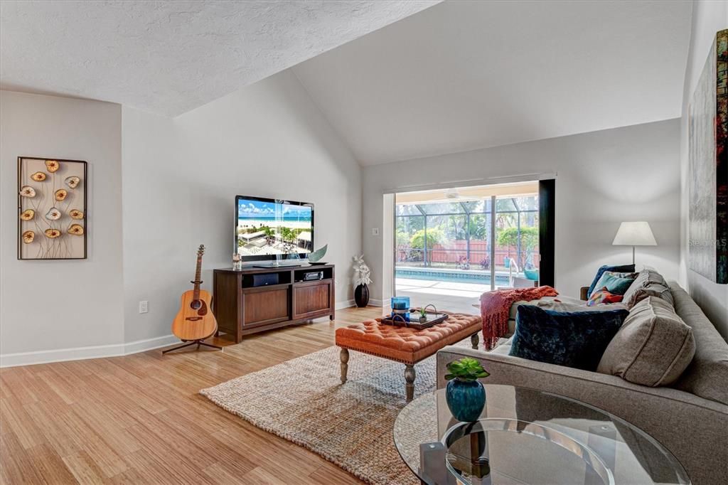 Recently Sold: $750,000 (3 beds, 2 baths, 1877 Square Feet)