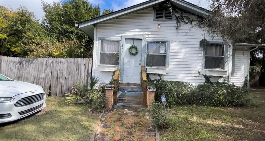 Recently Sold: $305,000 (3 beds, 2 baths, 1500 Square Feet)