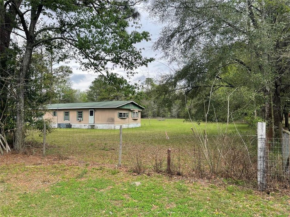 Recently Sold: $145,000 (3 beds, 2 baths, 1269 Square Feet)