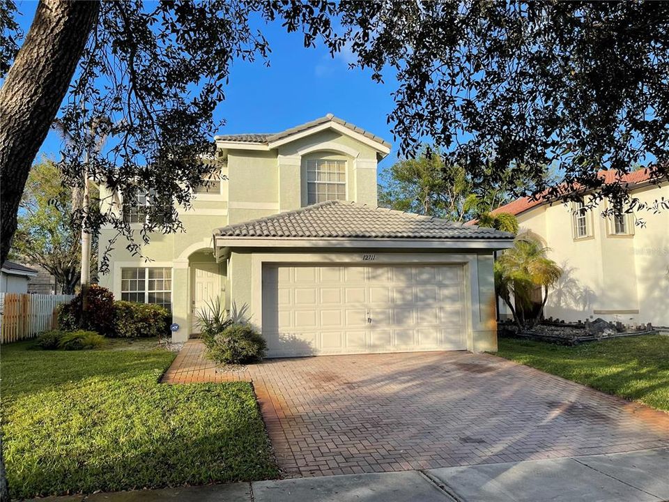 Recently Sold: $550,000 (4 beds, 3 baths, 2218 Square Feet)