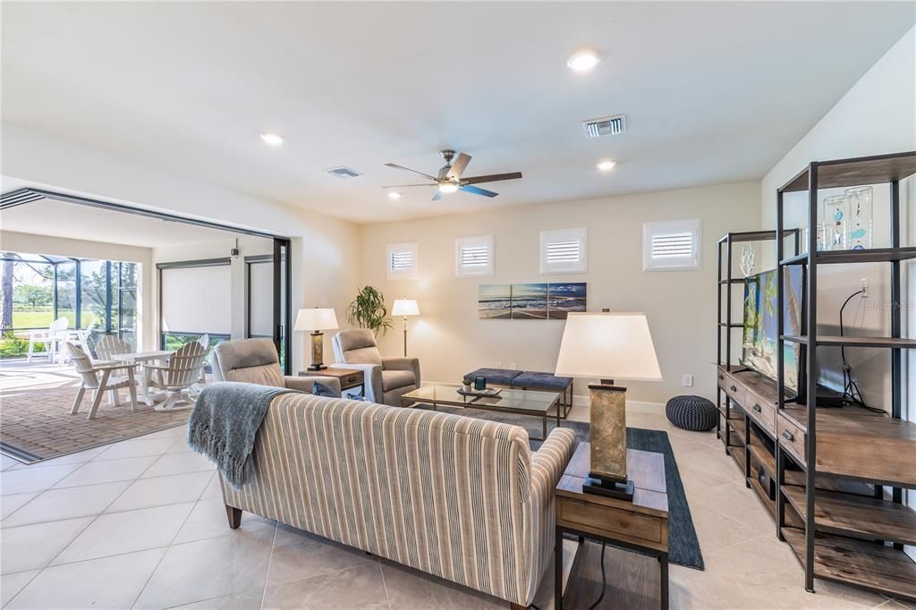 Recently Sold: $600,000 (3 beds, 2 baths, 2001 Square Feet)