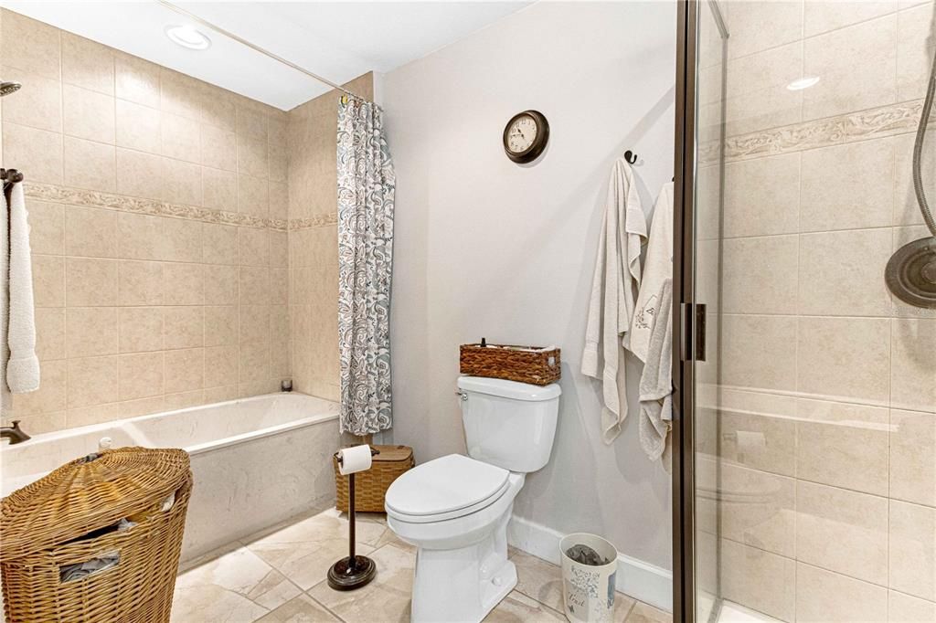 最近售出: $319,000 (3 贝兹, 3 浴室, 1898 平方英尺)