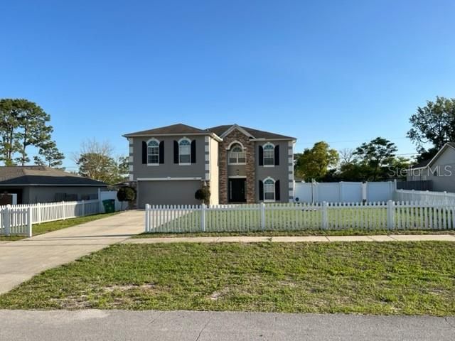 SPACIOUS FRONT YARD