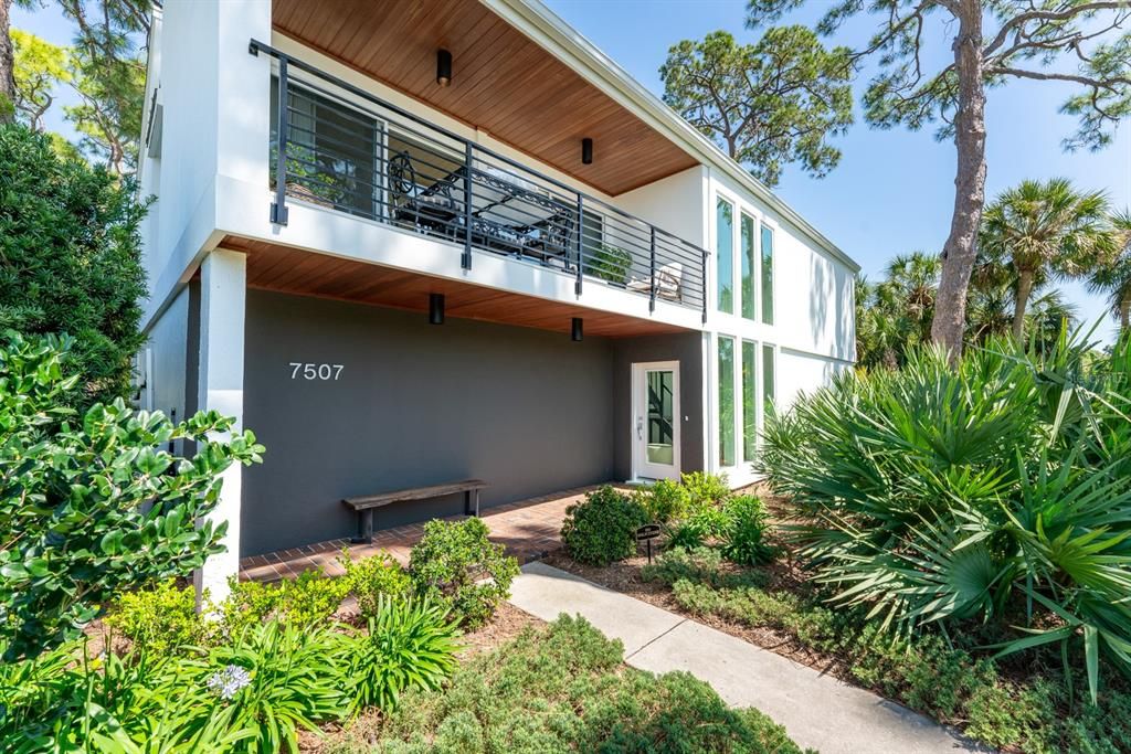 Recently Sold: $1,385,000 (3 beds, 2 baths, 2310 Square Feet)