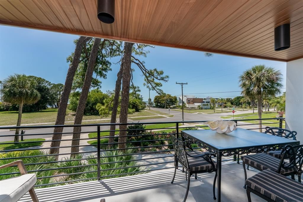 Recently Sold: $1,385,000 (3 beds, 2 baths, 2310 Square Feet)
