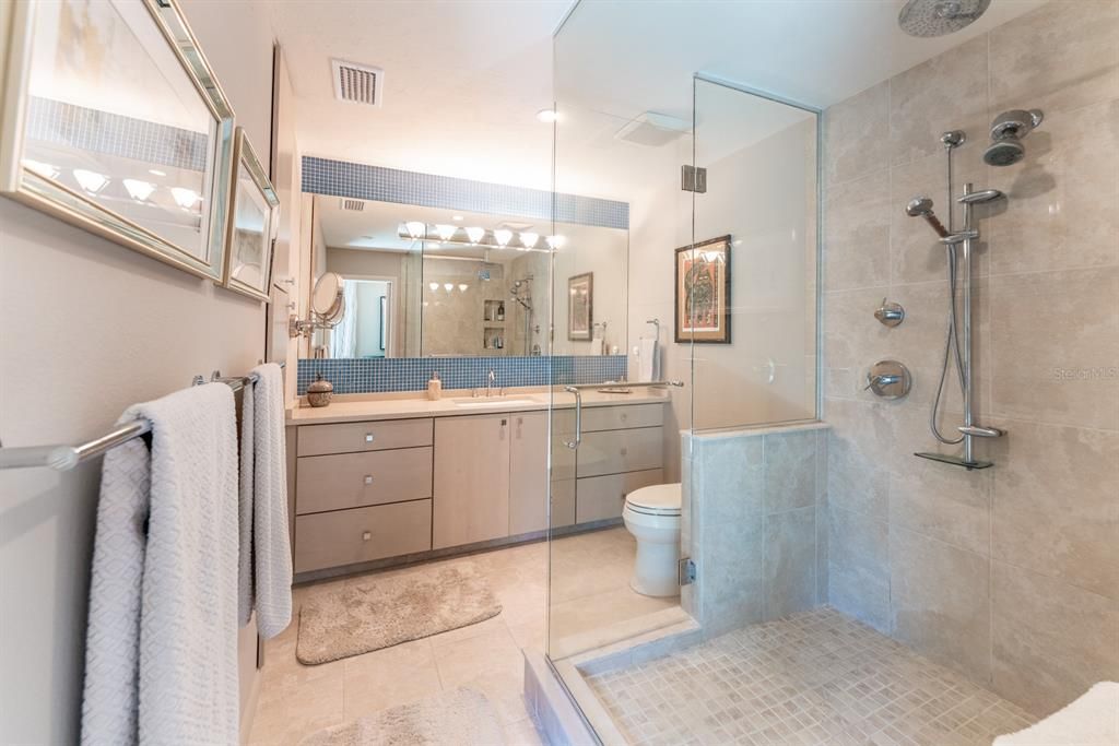 Recently Sold: $1,385,000 (3 beds, 2 baths, 2310 Square Feet)