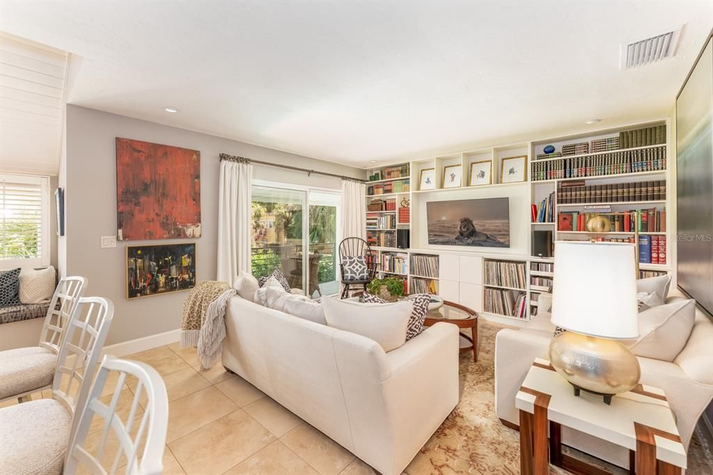 Recently Sold: $1,385,000 (3 beds, 2 baths, 2310 Square Feet)