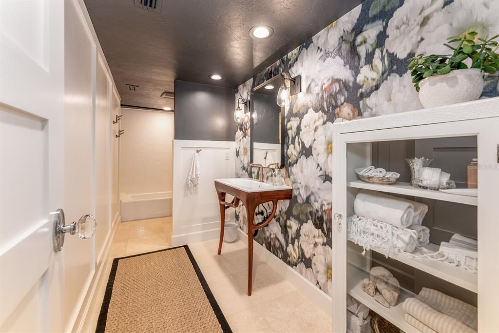 Recently Sold: $1,385,000 (3 beds, 2 baths, 2310 Square Feet)