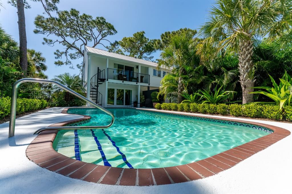 Recently Sold: $1,385,000 (3 beds, 2 baths, 2310 Square Feet)