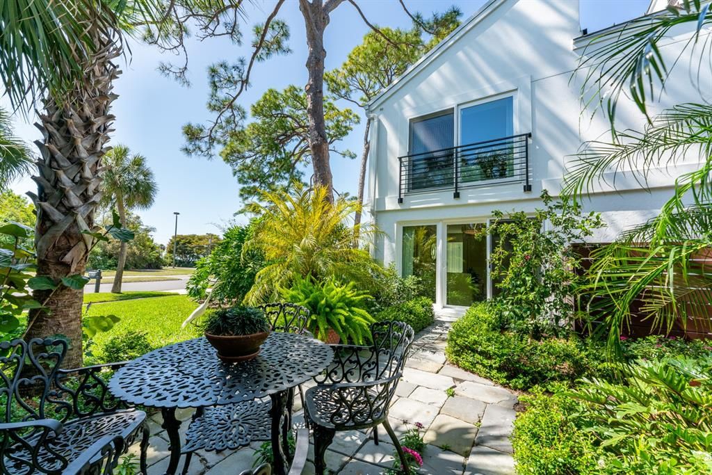 Recently Sold: $1,385,000 (3 beds, 2 baths, 2310 Square Feet)