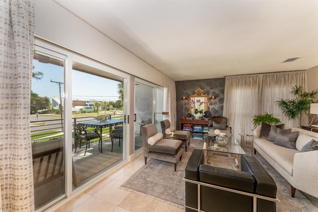 Recently Sold: $1,385,000 (3 beds, 2 baths, 2310 Square Feet)