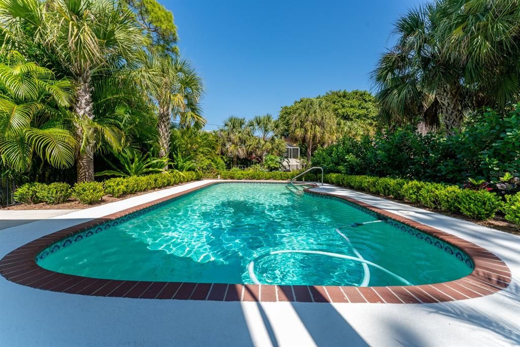 Recently Sold: $1,385,000 (3 beds, 2 baths, 2310 Square Feet)